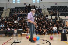 William Phillips, a Distinguished University Professor of physics and a senior investigator in RQS, showed how extreme low temperatures often used in quantum research can affect everyday objects like balloons or rubber balls.